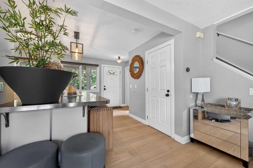 2275 Flanders Avenue Sw, Calgary, AB - Indoor Photo Showing Other Room