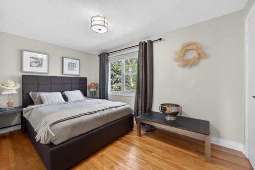 2275 Flanders Avenue Sw, Calgary, AB - Indoor Photo Showing Bedroom