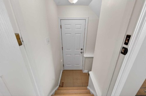 2275 Flanders Avenue Sw, Calgary, AB - Indoor Photo Showing Other Room