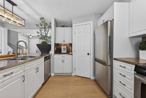 2275 Flanders Avenue Sw, Calgary, AB - Indoor Photo Showing Kitchen With Double Sink