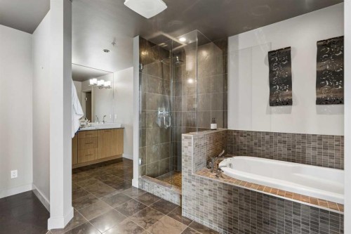 2401-220 12 Avenue Se, Calgary, AB - Indoor Photo Showing Bathroom