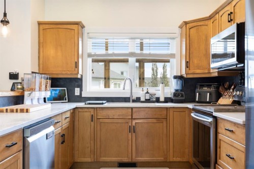 128 Hillcrest Cape, Strathmore, AB - Indoor Photo Showing Kitchen
