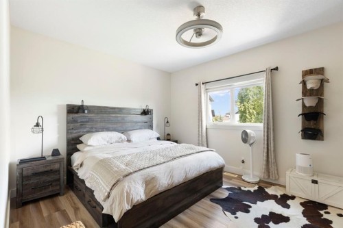 128 Hillcrest Cape, Strathmore, AB - Indoor Photo Showing Bedroom