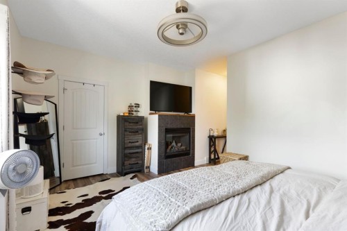 128 Hillcrest Cape, Strathmore, AB - Indoor Photo Showing Bedroom