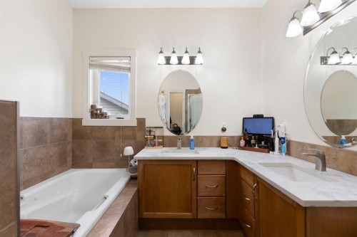 128 Hillcrest Cape, Strathmore, AB - Indoor Photo Showing Bathroom