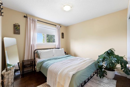128 Hillcrest Cape, Strathmore, AB - Indoor Photo Showing Bedroom
