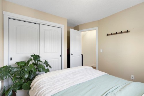 128 Hillcrest Cape, Strathmore, AB - Indoor Photo Showing Bedroom
