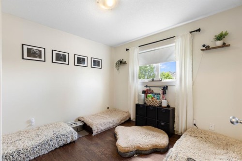 128 Hillcrest Cape, Strathmore, AB - Indoor Photo Showing Bedroom