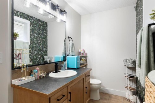 128 Hillcrest Cape, Strathmore, AB - Indoor Photo Showing Bathroom