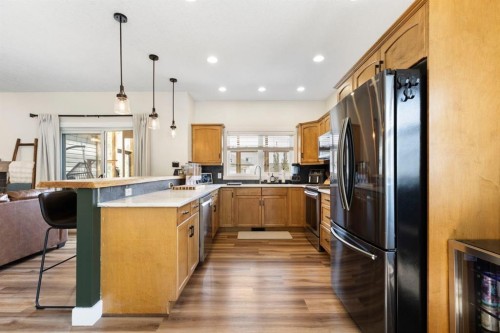 128 Hillcrest Cape, Strathmore, AB - Indoor Photo Showing Kitchen With Upgraded Kitchen
