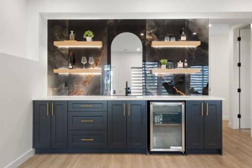 75 Sundown Crescent, Cochrane, AB - Indoor Photo Showing Kitchen