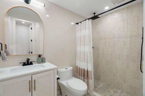 75 Sundown Crescent, Cochrane, AB - Indoor Photo Showing Bathroom