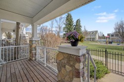 8 Ypres Lane SW Calgary, AB T2T 6M9