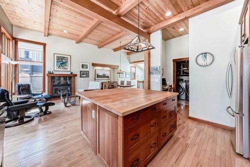 B-272 Three Sisters Drive, Canmore, AB - Indoor Photo Showing Kitchen