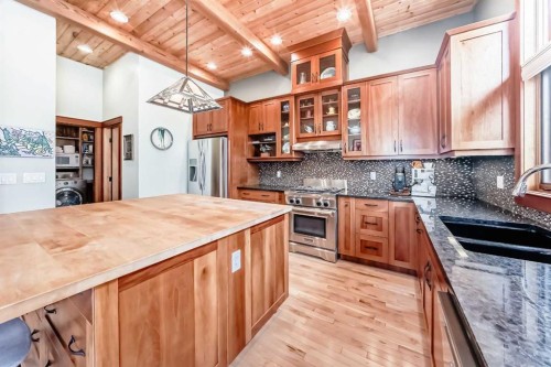 B-272 Three Sisters Drive, Canmore, AB - Indoor Photo Showing Kitchen With Upgraded Kitchen