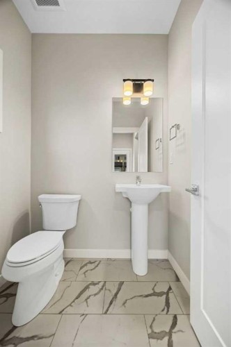 536 Chelsea Gardens, Chestermere, AB - Indoor Photo Showing Bathroom
