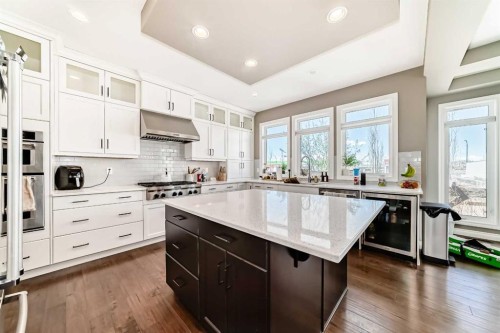 7 Westland Manor Sw, Calgary, AB - Indoor Photo Showing Kitchen With Upgraded Kitchen