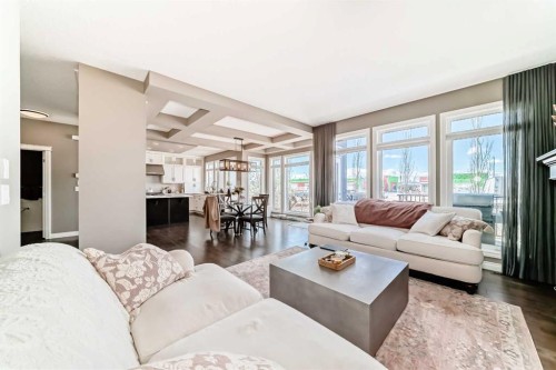 7 Westland Manor Sw, Calgary, AB - Indoor Photo Showing Living Room
