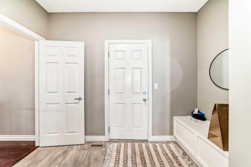 7 Westland Manor Sw, Calgary, AB - Indoor Photo Showing Other Room