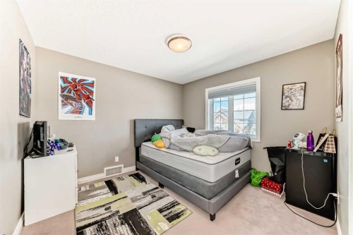 7 Westland Manor Sw, Calgary, AB - Indoor Photo Showing Bedroom