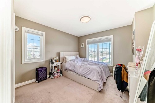 7 Westland Manor Sw, Calgary, AB - Indoor Photo Showing Bedroom