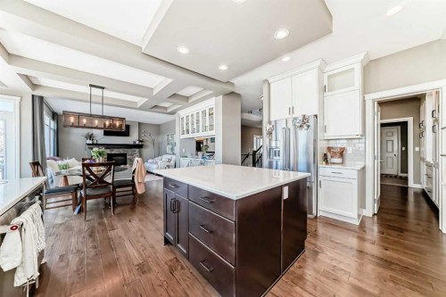7 Westland Manor Sw, Calgary, AB - Indoor Photo Showing Kitchen With Upgraded Kitchen