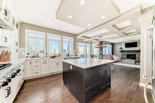 7 Westland Manor Sw, Calgary, AB - Indoor Photo Showing Kitchen With Upgraded Kitchen
