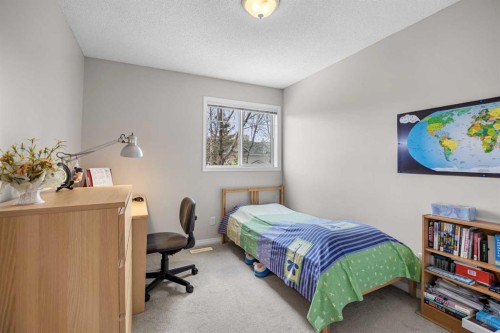 33 Country Hills Cove Nw, Calgary, AB - Indoor Photo Showing Bedroom