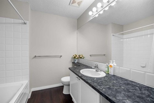 33 Country Hills Cove Nw, Calgary, AB - Indoor Photo Showing Bathroom