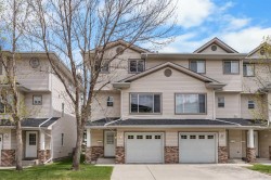 33 Country Hills Cove NW Calgary, AB T3K 5G7