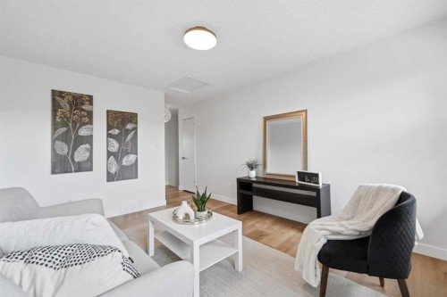 85 Cedarwood Hill Sw, Calgary, AB - Indoor Photo Showing Living Room