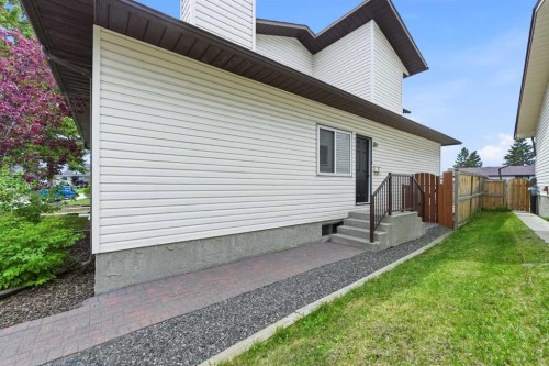 85 Cedarwood Hill Sw, Calgary, AB - Outdoor With Exterior
