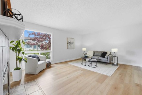 85 Cedarwood Hill Sw, Calgary, AB - Indoor Photo Showing Living Room