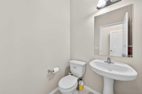 277 Panton Way Nw, Calgary, AB - Indoor Photo Showing Bathroom