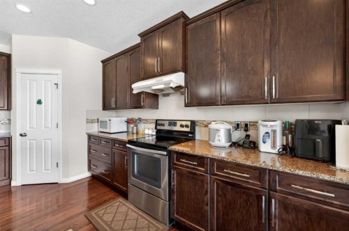 277 Panton Way Nw, Calgary, AB - Indoor Photo Showing Kitchen