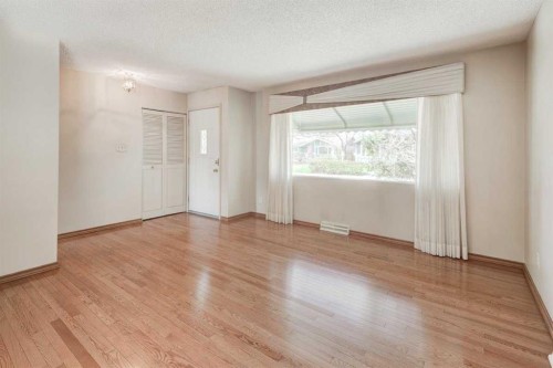 9728 Alberni Road Se, Calgary, AB - Indoor Photo Showing Other Room