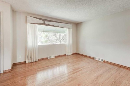 9728 Alberni Road Se, Calgary, AB - Indoor Photo Showing Other Room