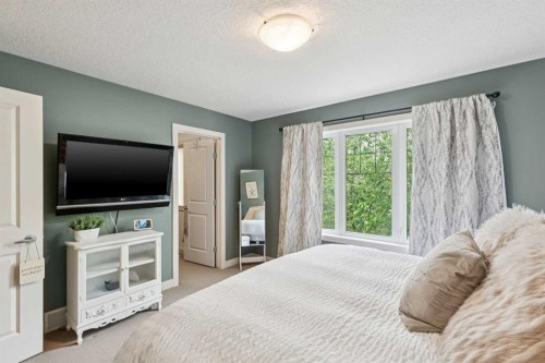 1-528 34 Street Nw, Calgary, AB - Indoor Photo Showing Bedroom