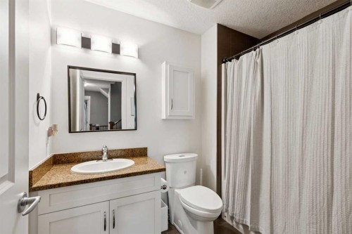 1-528 34 Street Nw, Calgary, AB - Indoor Photo Showing Bathroom