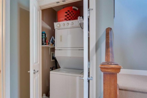 1-528 34 Street Nw, Calgary, AB - Indoor Photo Showing Laundry Room