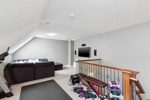 1-528 34 Street Nw, Calgary, AB - Indoor Photo Showing Other Room