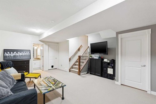 1-528 34 Street Nw, Calgary, AB - Indoor
