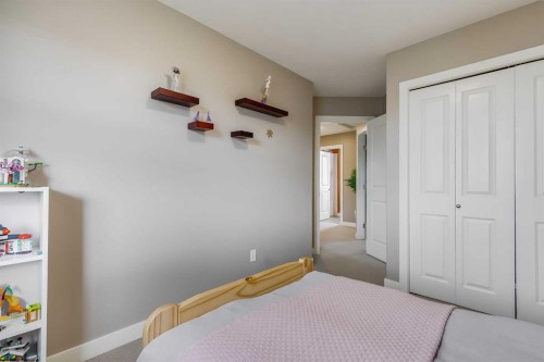 1 Mcclung Gate East, Carstairs, AB 