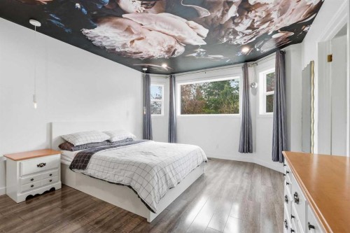 10 Shawbrooke Rise Sw, Calgary, AB - Indoor Photo Showing Bedroom