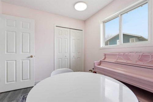 10 Shawbrooke Rise Sw, Calgary, AB - Indoor Photo Showing Bedroom