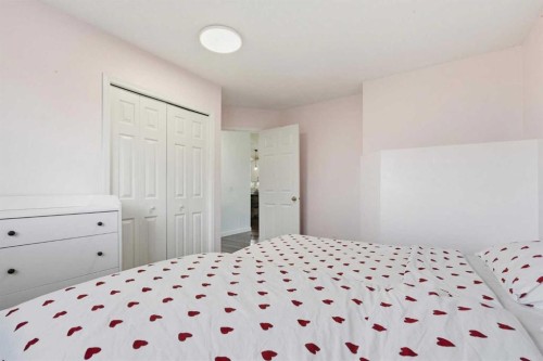10 Shawbrooke Rise Sw, Calgary, AB - Indoor Photo Showing Bedroom