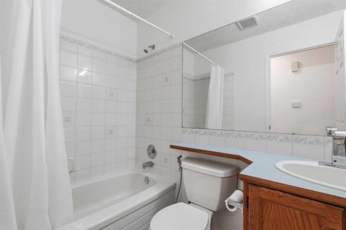 10 Shawbrooke Rise Sw, Calgary, AB - Indoor Photo Showing Bathroom