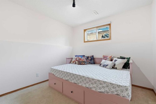 10 Shawbrooke Rise Sw, Calgary, AB - Indoor Photo Showing Bedroom