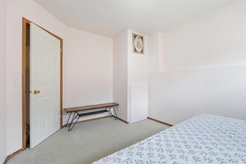 10 Shawbrooke Rise Sw, Calgary, AB - Indoor Photo Showing Bedroom