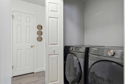 10 Shawbrooke Rise Sw, Calgary, AB - Indoor Photo Showing Laundry Room